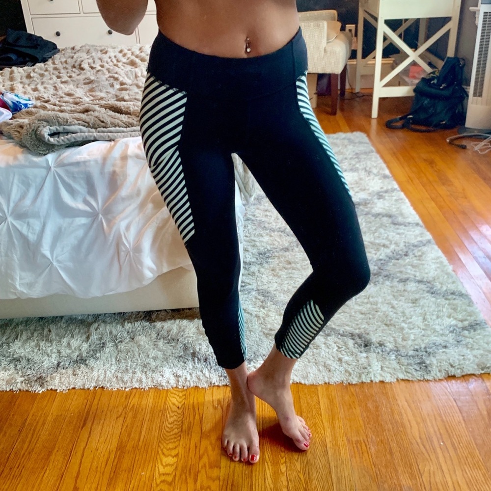 Lululemon leggings - Picture 2 of 8